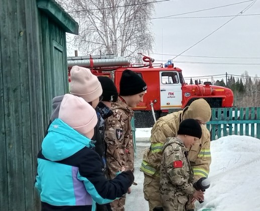 Утром, вечером и днём осторожен будь с огнём