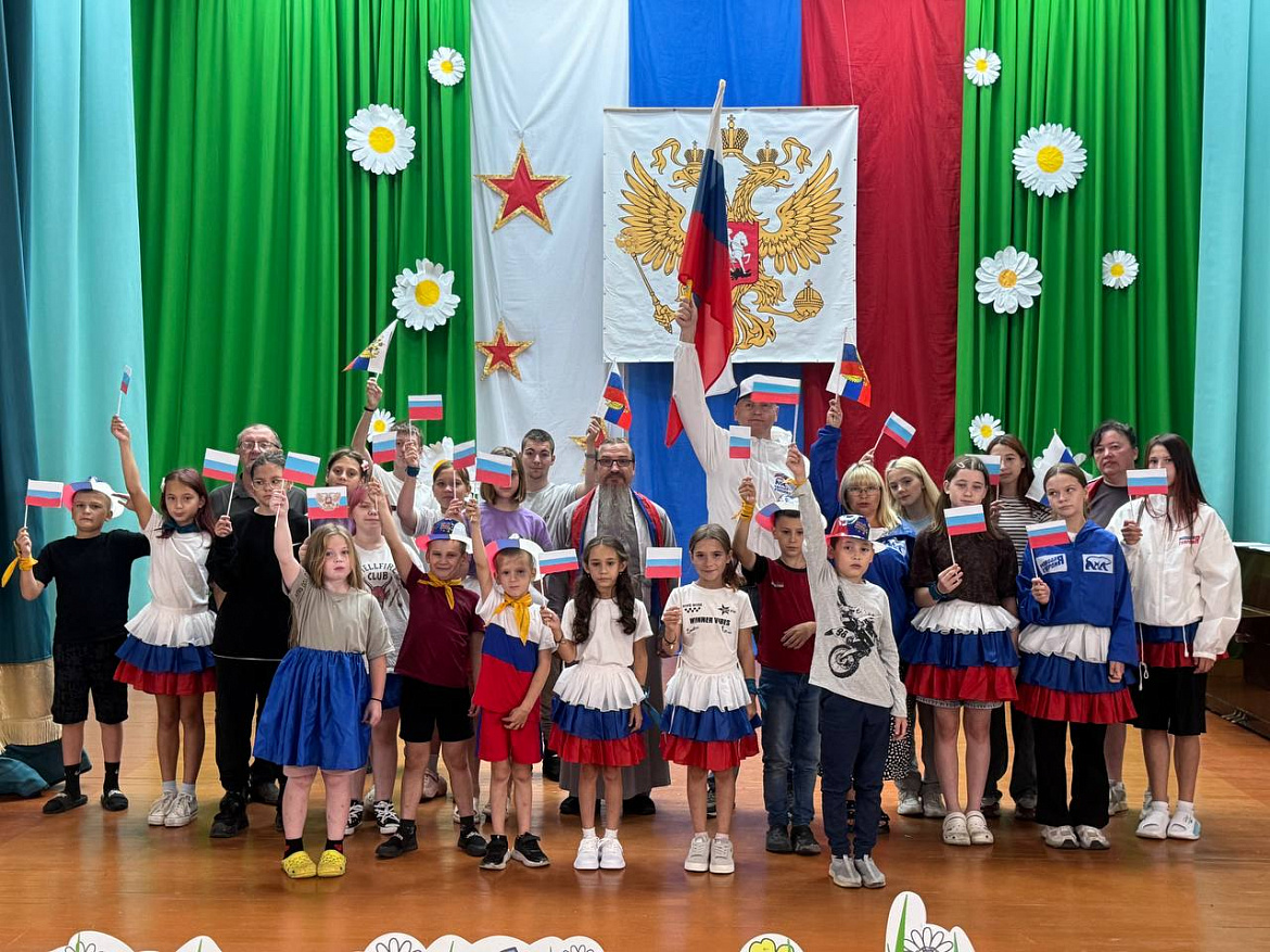 Три цвета праздника