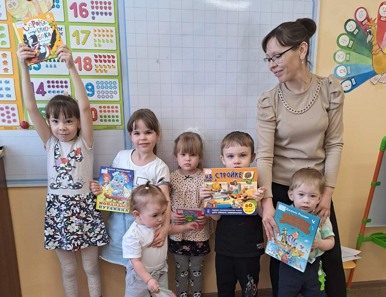 Подрастаю с книжкой я